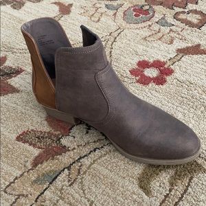 True Craft Tessa Side V Booties